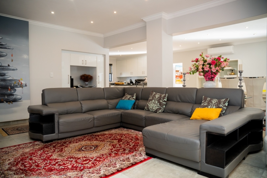 6 Bedroom Property for Sale in Wilkoppies North West